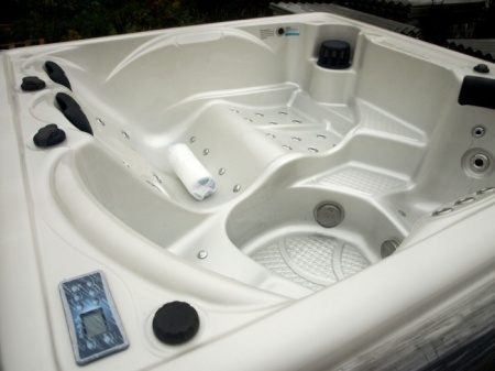 Гидромассажный бассейн Sunrans SR869 Гидромассажный бассейн Sunrans SR869